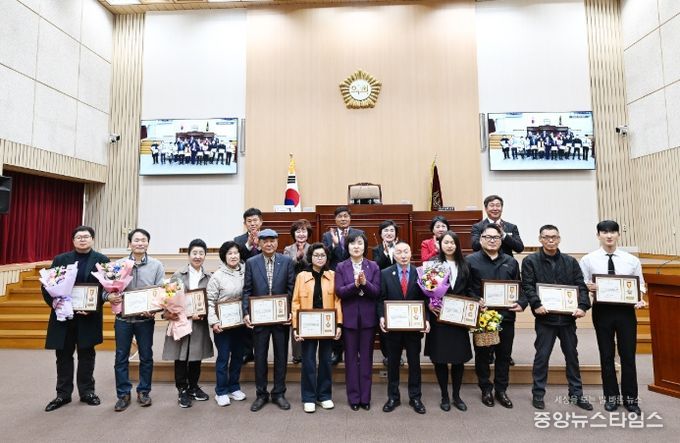 연천군의회, 지역의 버팀목 된 모범 군민 13명에 의장 표창