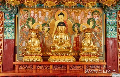 삼척 신흥사 석조석가여래삼존좌상