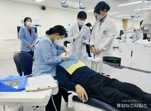 부천대학교 치위생학과가 독립유공자 유족에게 구강건강 서비스를 제공하고 있다.