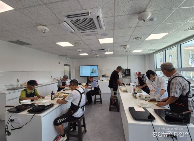 이천시 남부건강생활지원센터, 3기 요리교실 ‘앙코르 요리하는 상남자’ 성료
