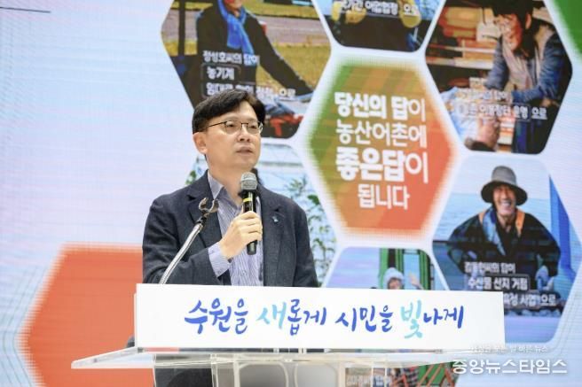 현근택 수원시 제2부시장이 25일 시청 대강당에서 열린 조사원 교육에서 발언을 하고 있다.