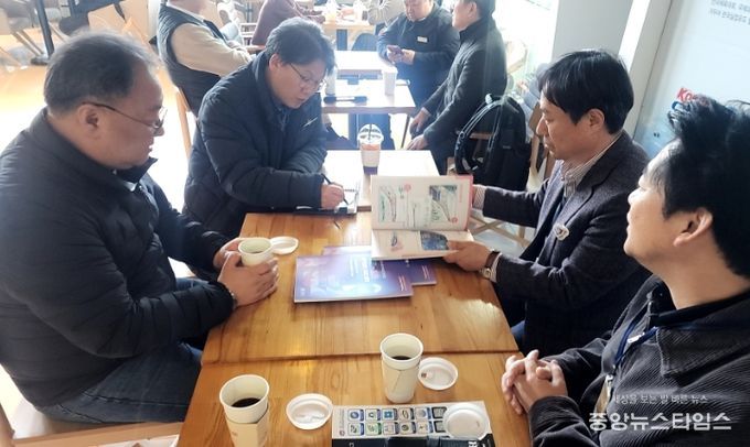 홍천군민 간절한 염원이 담긴 책자, 중앙부처에 전달!