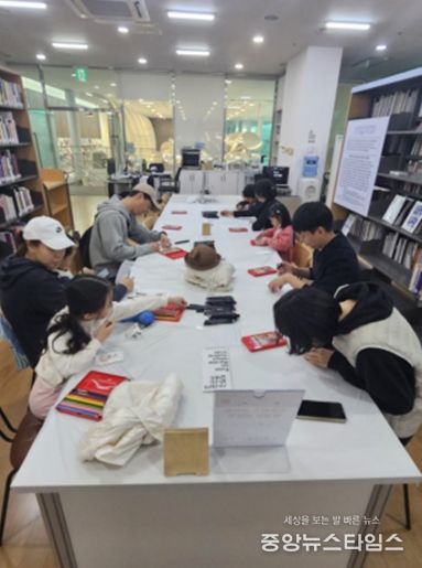 미술자료실 관객참여 프로그램 홍보 이미지