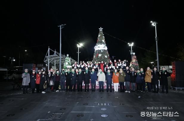 구리시, '2025 성탄 트리 점등식' 성료... 시민과 함께 사랑과 희망의 빛 밝혀