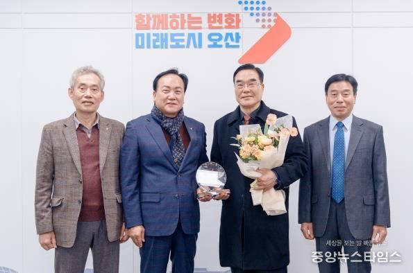 오산시, 대한노인회 오산시지회 신건호 회장 ‘1일 명예시장’ 위촉