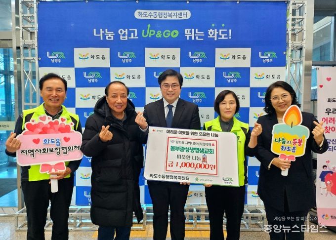 왼쪽에서 세번째 김학성 담임목사
