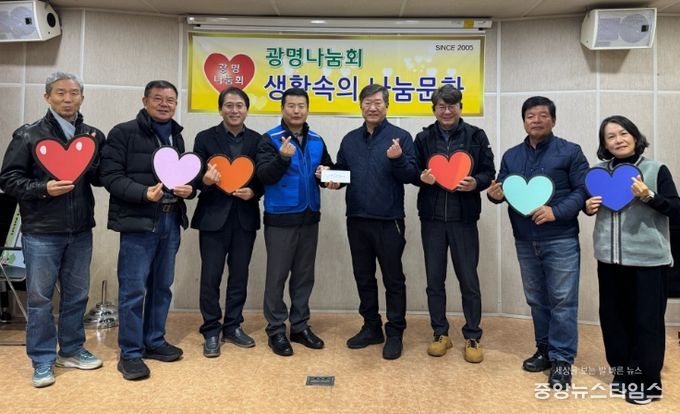 광명나눔회는 지난 11일 하안1동 행정복지센터에서 관내 저소득 가구에 100만 원의 후원금을 전달했다.