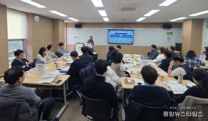 지난 12일 광명시평생학습원에서 '국제안전도시 분과위원회'가 진행되고 있다.