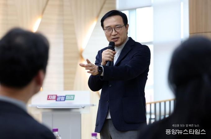 자율인증형 교과용 도서 발행제도 연구 발표회