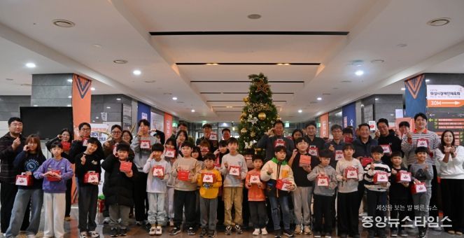 ‘사랑의 케이크, 함께하는 연말’ 사회공헌활동 단체 사진