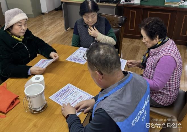 수원시 장안구 조원2동 지역사회보장협의체, 경로당 순회하며 한파대비 행동요령 안내