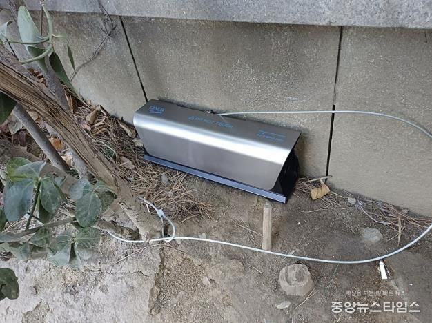 사물인터넷(IoT) 센서가 장착된 쥐덫 장비 성남 정자역 일대 설치