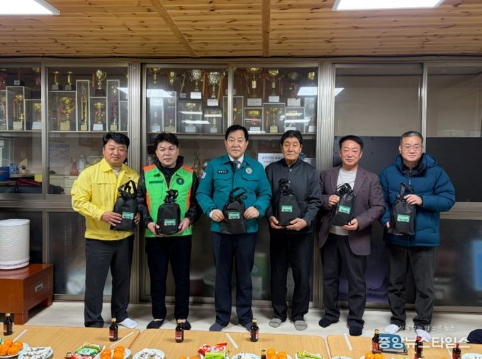 연이은 강추위에 한파 쉼터 긴급 점검 및 방한 물품 배부