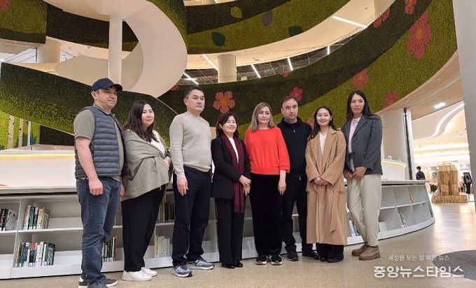 카자흐스탄 대표단, 복합도서관 벤치마킹 위해 경기도서관 방문