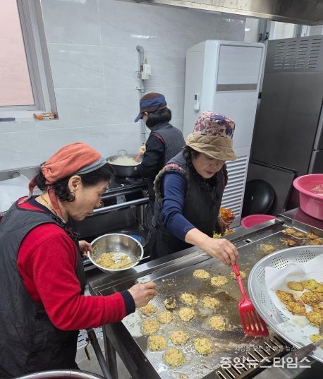 율면 이웃사랑봉사대, 설맞이 사랑의 반찬봉사 실시