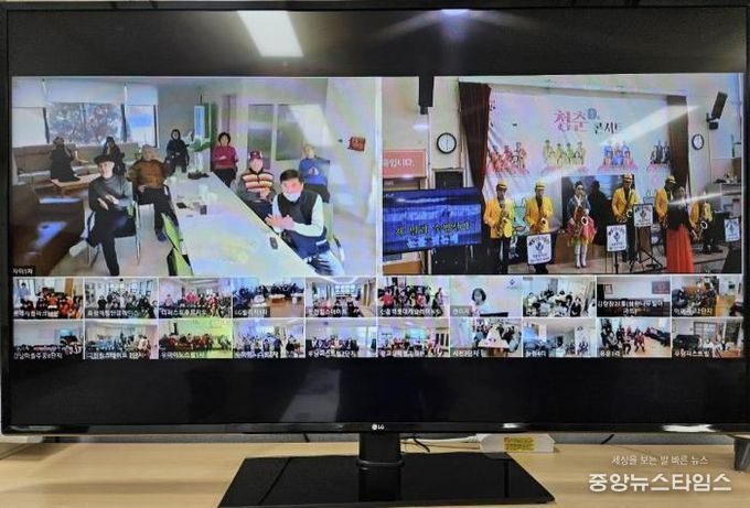 스마트 경로당에 구축된 양방향 화상시스템 시범 송출 모습.(용인시 제공)