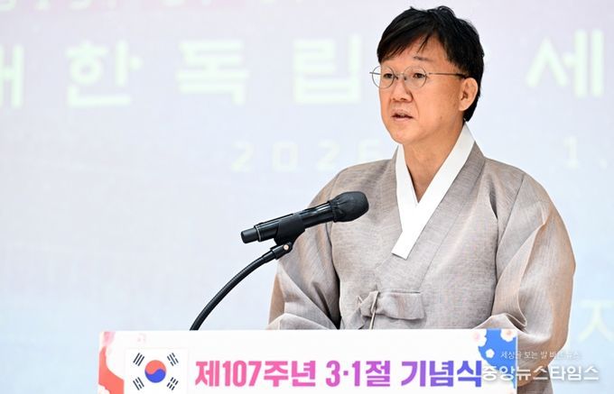 이민근 안산시장이 3·1절 기념식에서 기념사를 하고 있다.(안산시 제공)