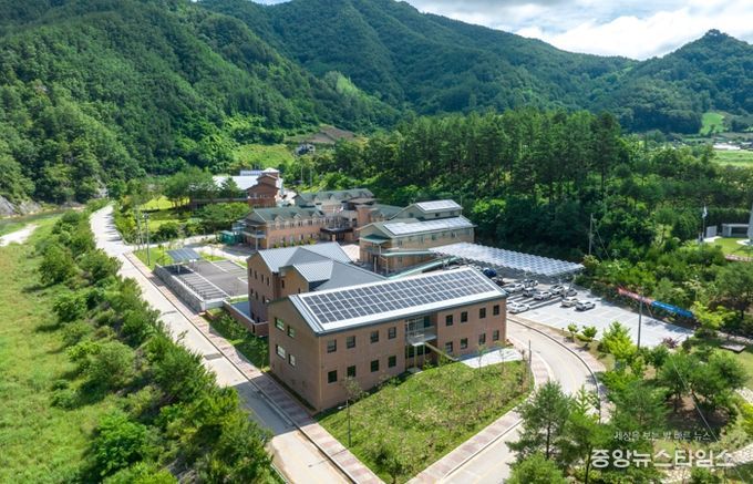 정선군, 노인요양·치매전담 연계 운영 성과 가시화 ‘전문 돌봄·자연 치유 인프라까지 갖춘 노인복지 체계 구축’