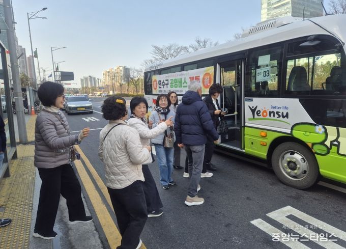 연수구 통장연합회, 연수구 공영버스 타고 주민 소통 나서