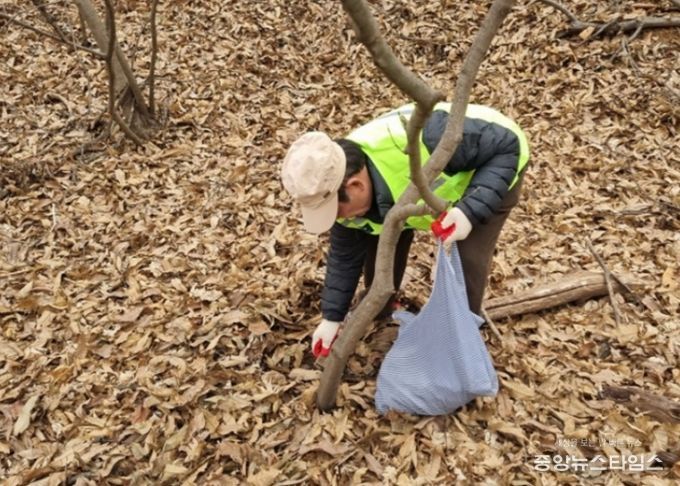 고양시, 야생동물 출몰 지역에 광견병 미끼 백신 6,000개 살포