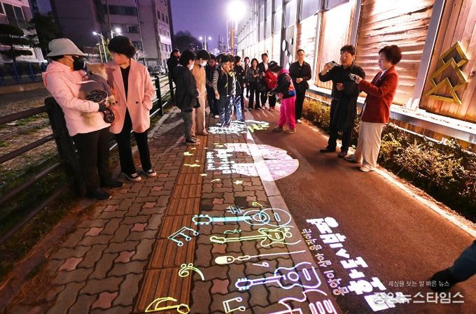 부평구, ‘산곡2동 철길정원 야간경관 조성’ 점등 행사 개최