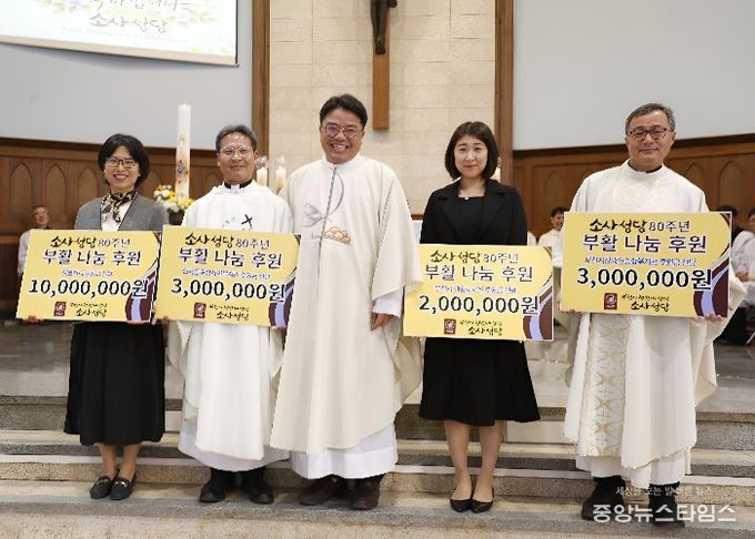 왼쪽부터 샘물자리 원장 정현주, 심곡동종합사회복지관 관장 연정준 요셉 신부, 소사성당 김복기 야고보 신부, 해밀도서관 관장 이슬, 부천시장애인종합복지관 관장 이효민 시몬 신부