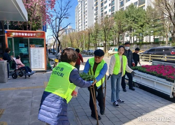 고양시 주엽1동, 봄맞이 초화 식재 행사 진행