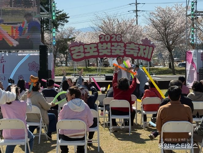 경포 벚꽃비 아래 ‘문화가 있는 날’ 성