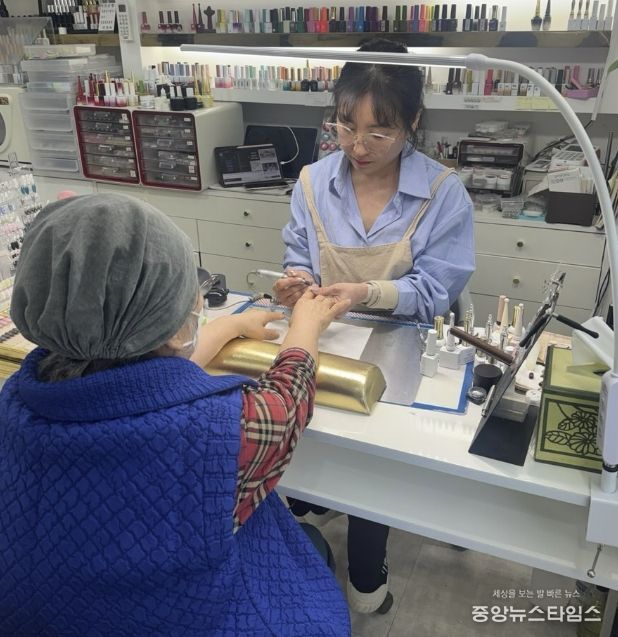 수원시 영통구 망포2동, 홀몸 어르신 고독사 예방 위한 '예쁜 손 이야기' 진행