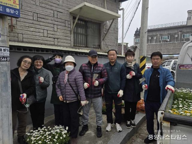 동두천시 보산동 주민자치위원회, 마을 골목 초화류 식재