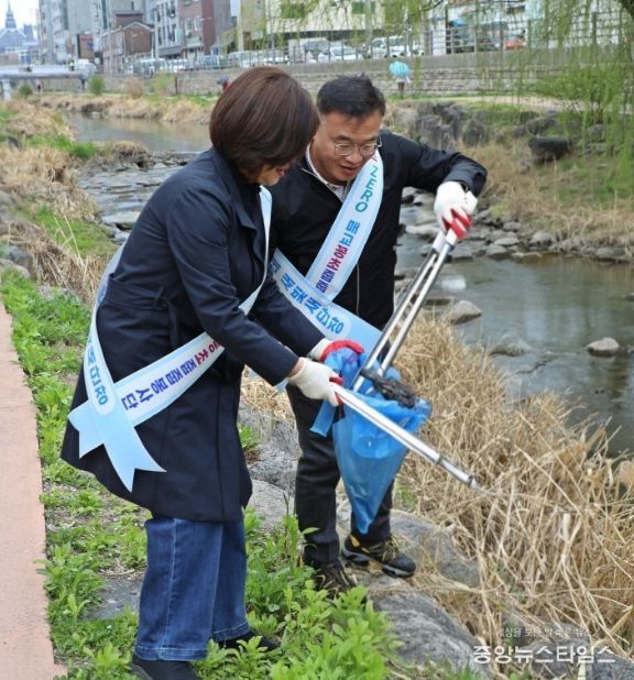 수원시 팔달구 매교동, '우리동네 새빛 새단장' 수원천 대청소 실시