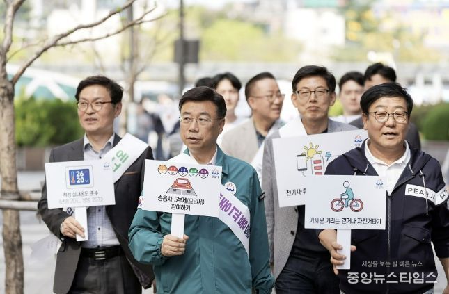 성남시, 에너지절약 캠페인 실시...성남시장 참여 속 400여명 동참
